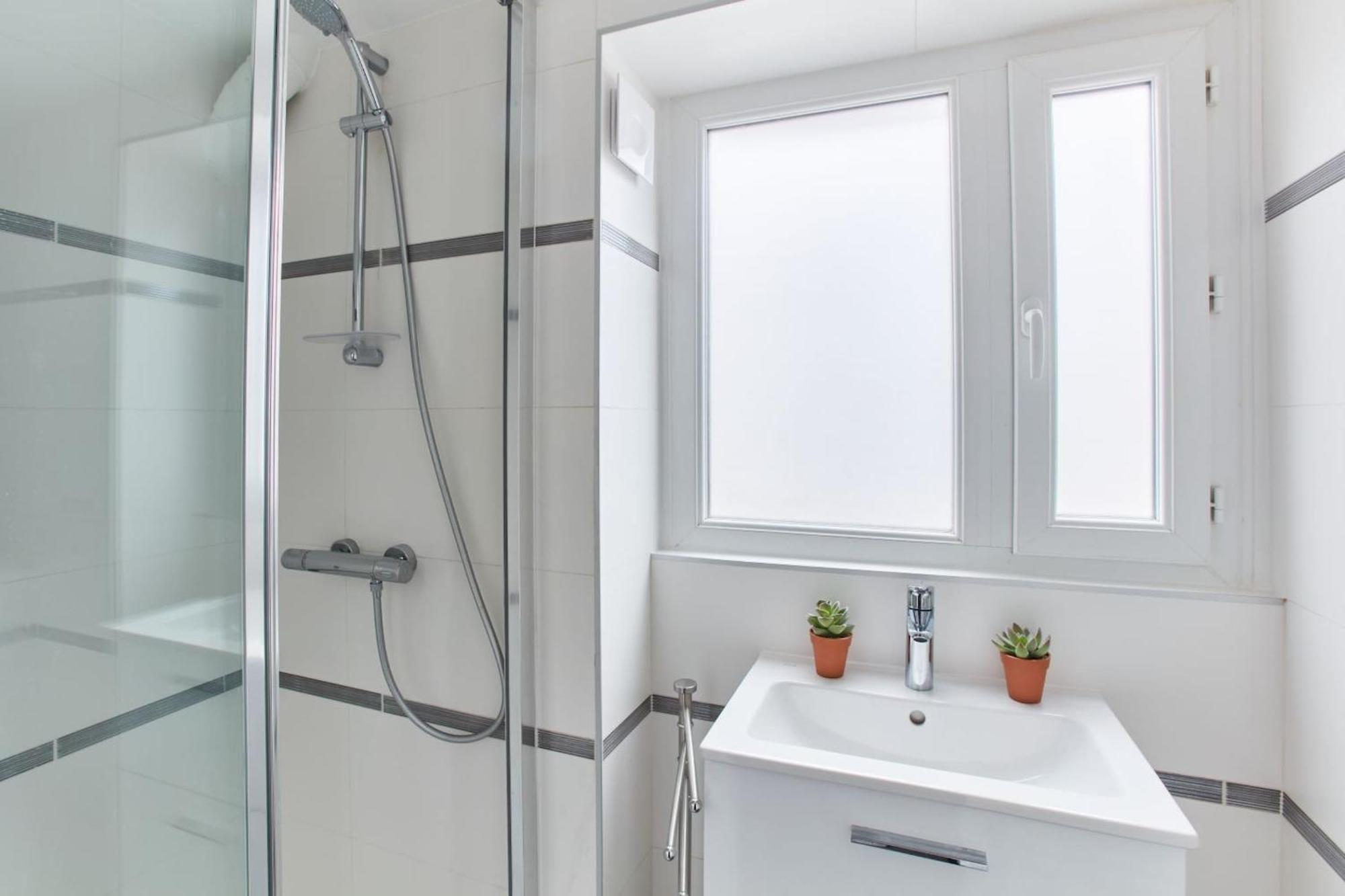 Montmartre & Sacre-Coeur Basilica - 1Br - Cityapartmentstay Paris Ngoại thất bức ảnh